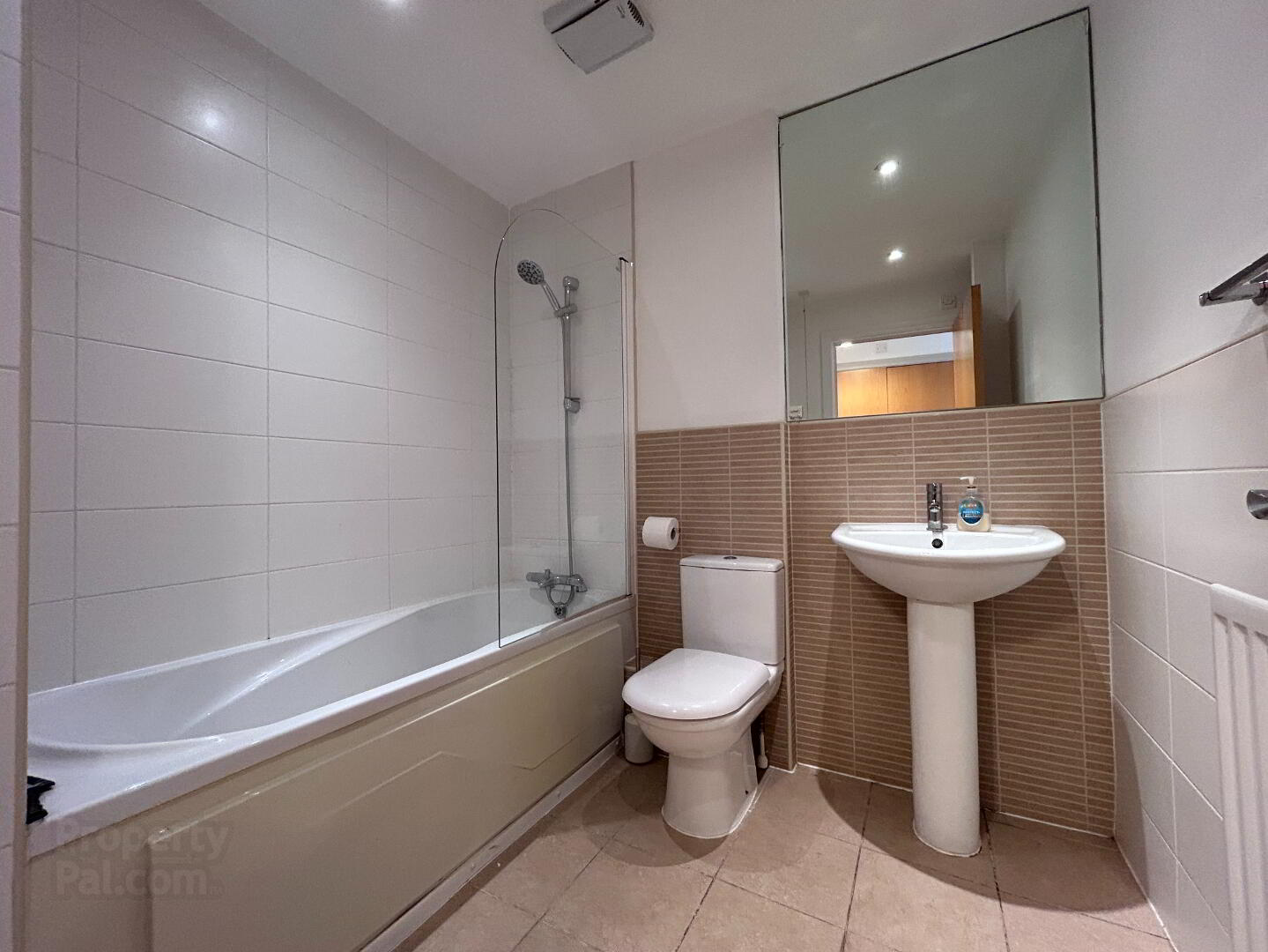 46 The Luna Building (penthouse), 1 Redwood Court 18 of 23