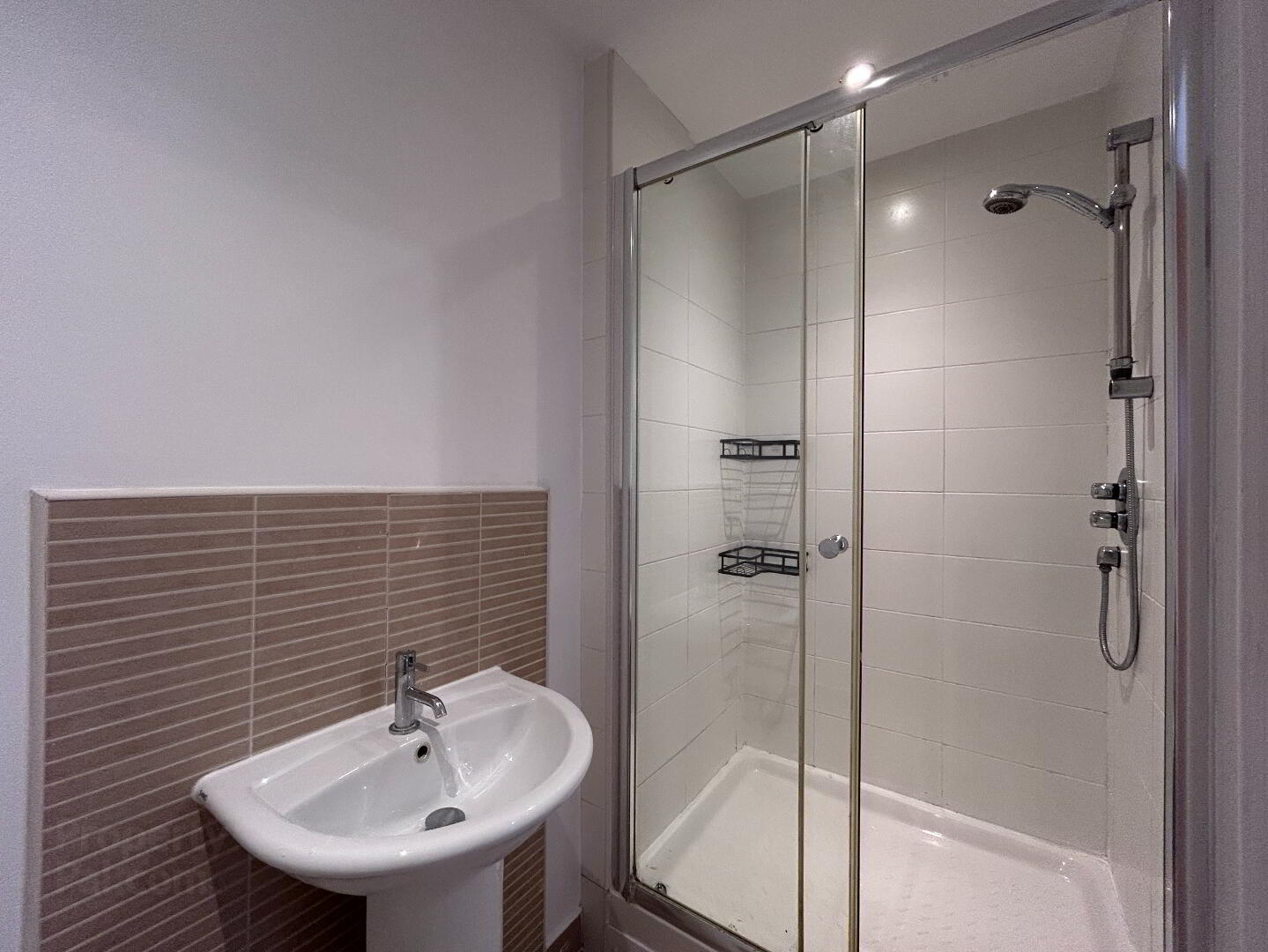 46 The Luna Building (penthouse), 1 Redwood Court 16 of 23