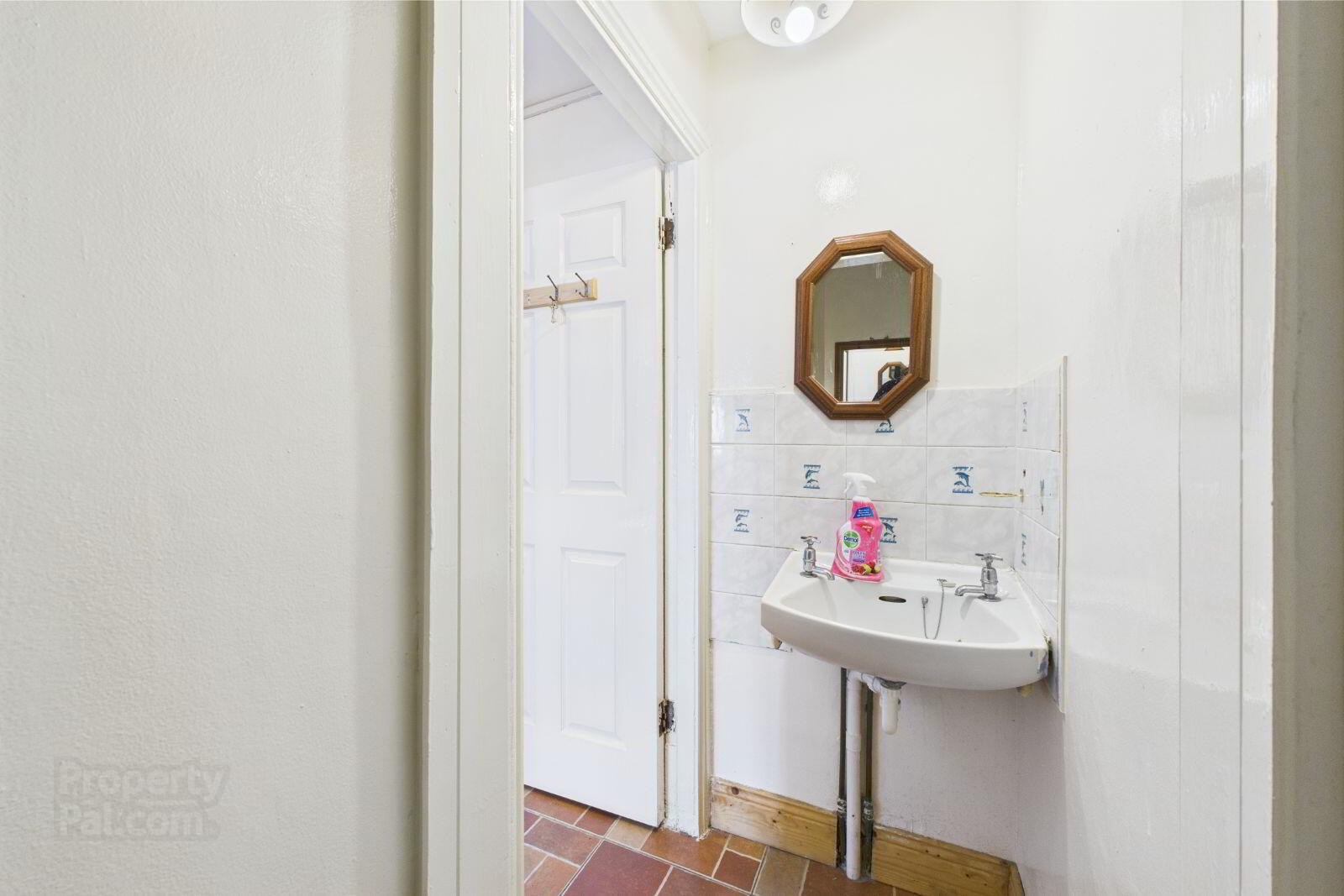 80 Morrissons Avenue 6 of 16