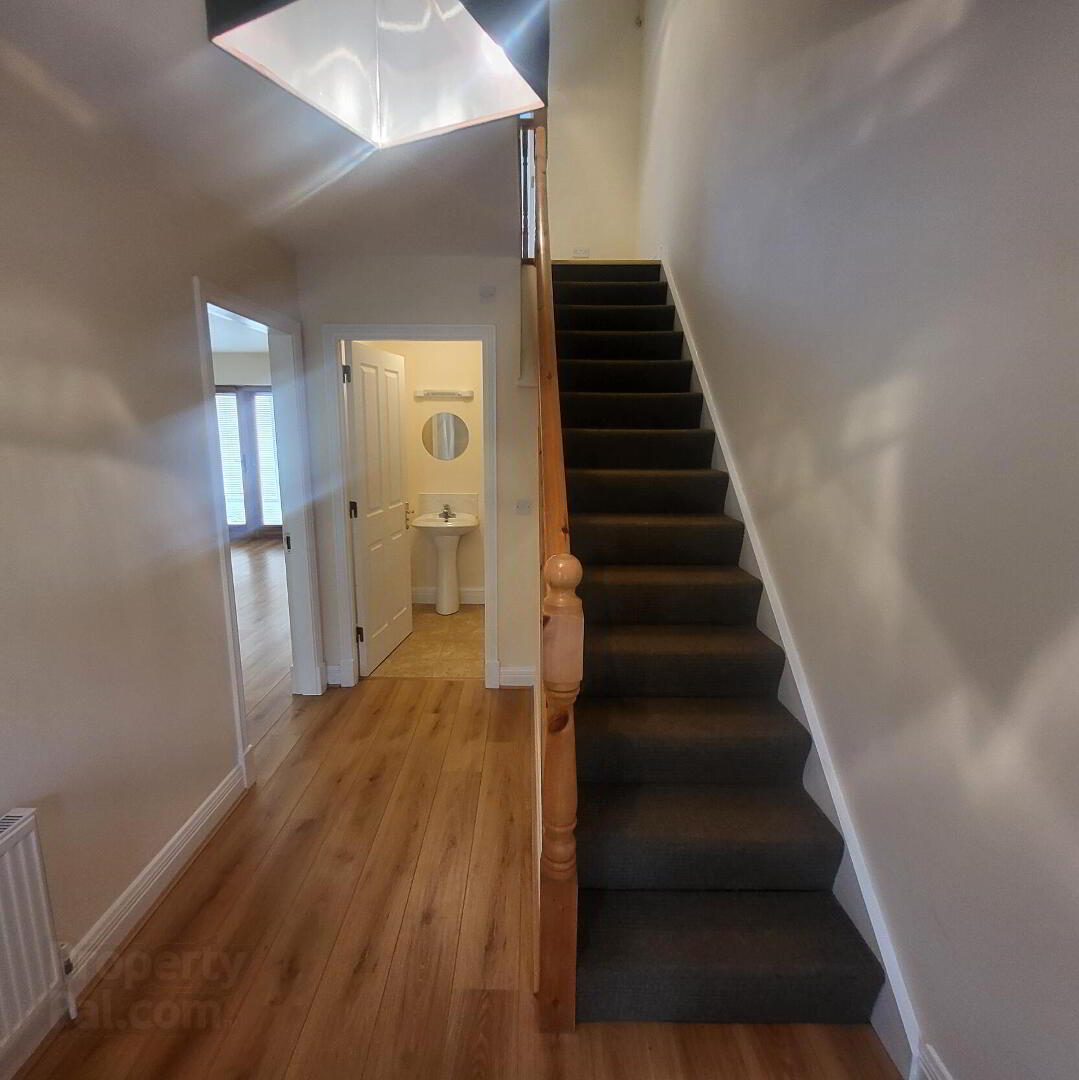 6 Earls Court. Lough Rynn 6 of 31
