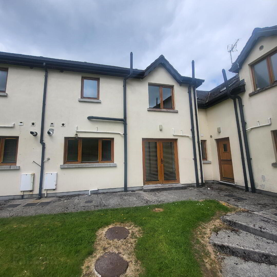 6 Earls Court. Lough Rynn 4 of 31