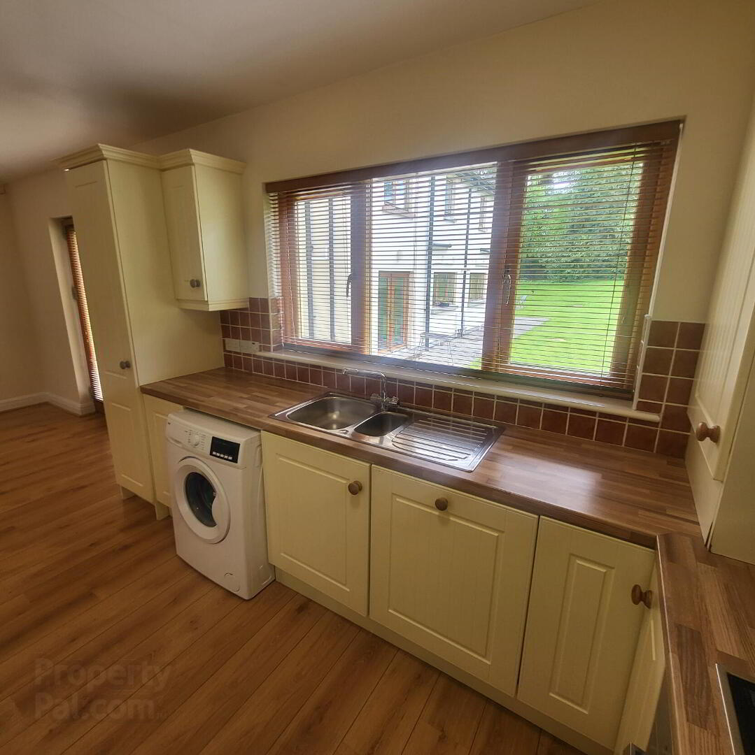6 Earls Court. Lough Rynn 7 of 31
