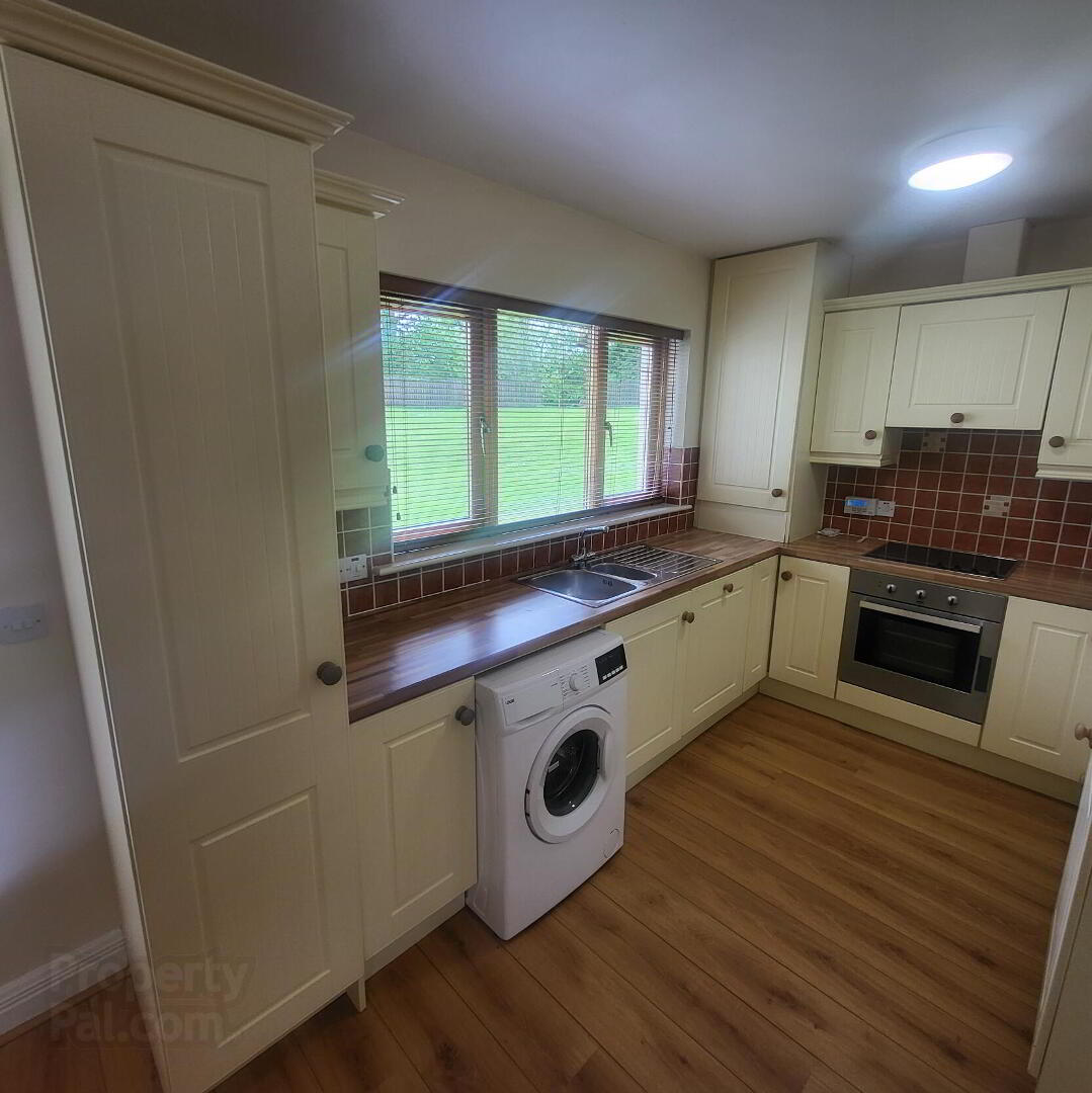 6 Earls Court. Lough Rynn 8 of 31