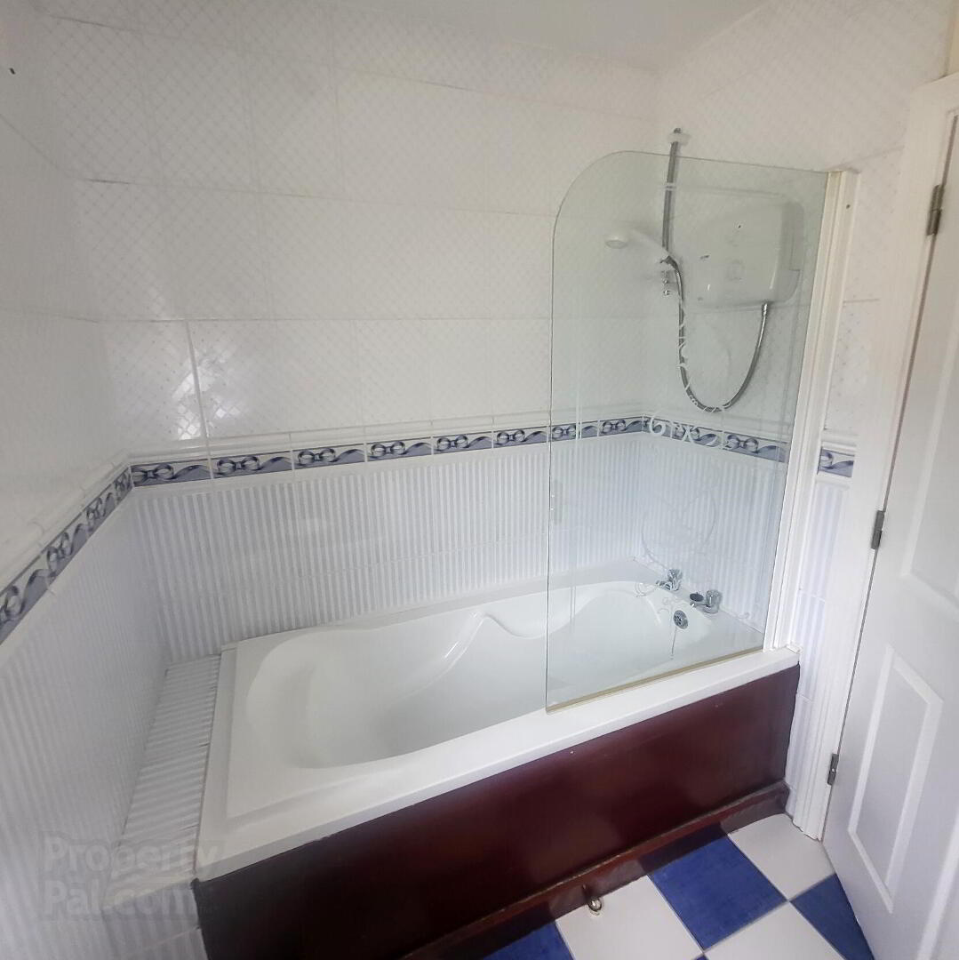 6 Earls Court. Lough Rynn 18 of 31