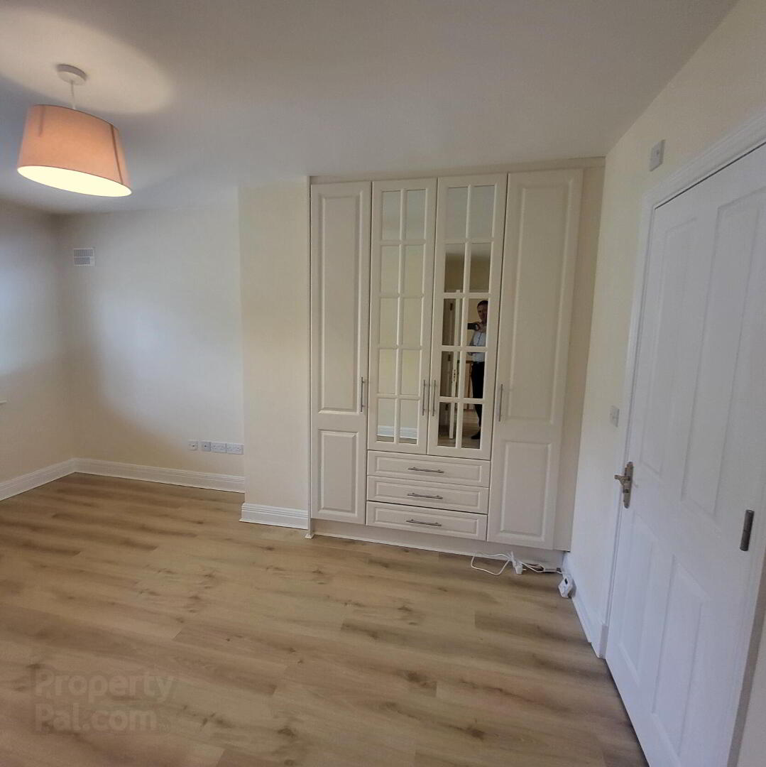 6 Earls Court. Lough Rynn 24 of 31
