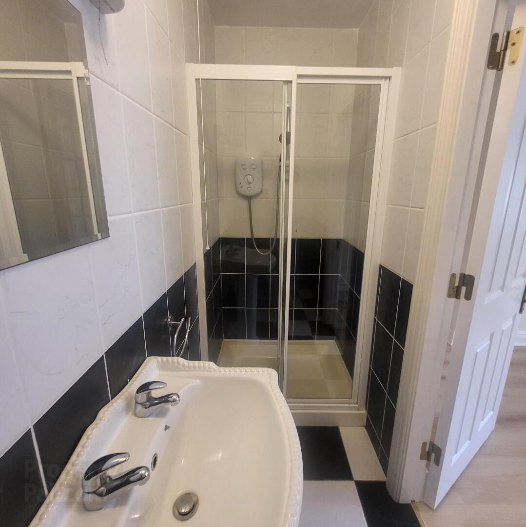 6 Earls Court. Lough Rynn 28 of 31