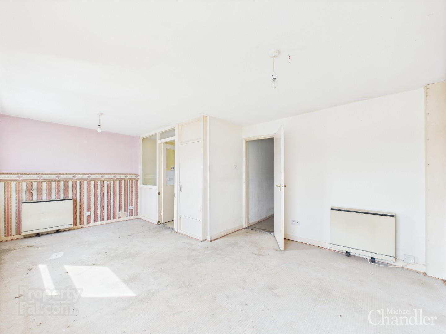 33b Strand Avenue 3 of 11