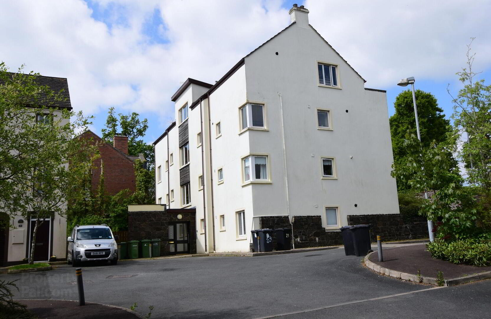 27 Village Court 1 of 22