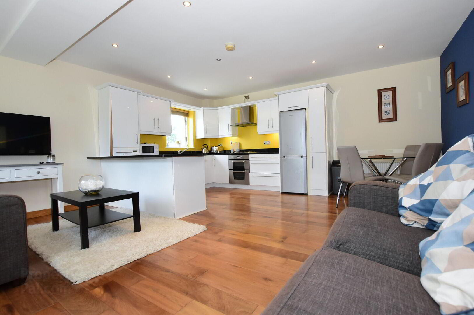 27 Village Court 9 of 22