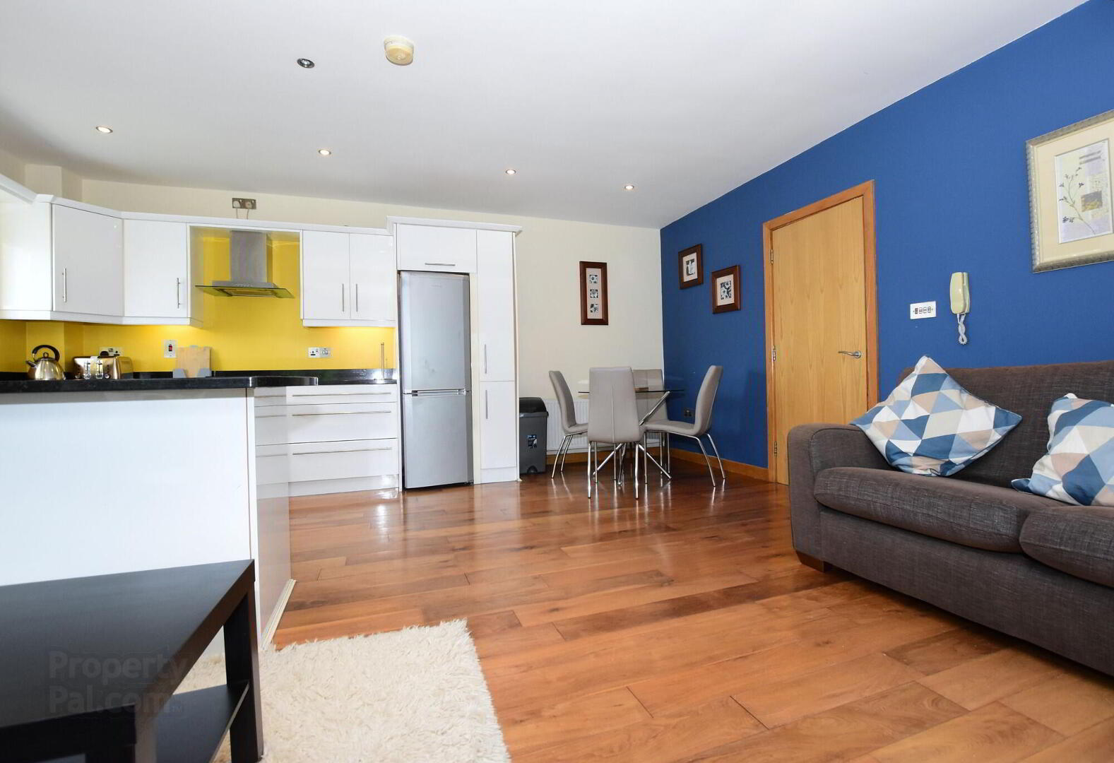 27 Village Court 6 of 22