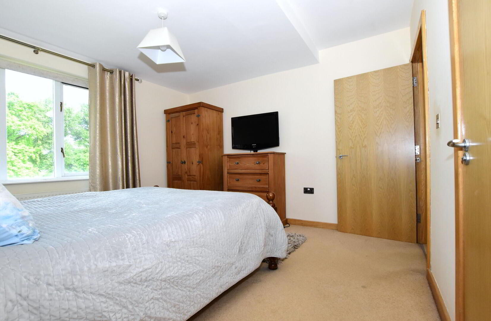 27 Village Court 15 of 22