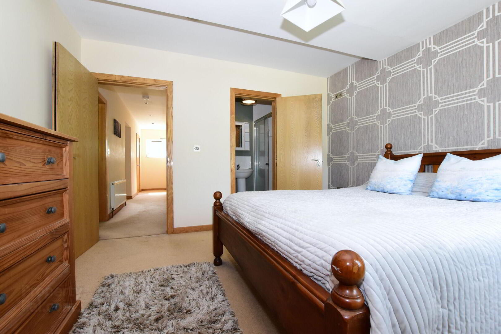 27 Village Court 14 of 22