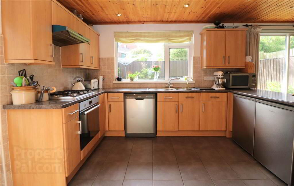 21 Cloverdale Road 4 of 9