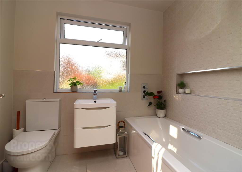 21 Cloverdale Road 8 of 9