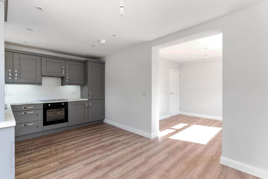 Short Term Let, 15 Church Road 3 of 37