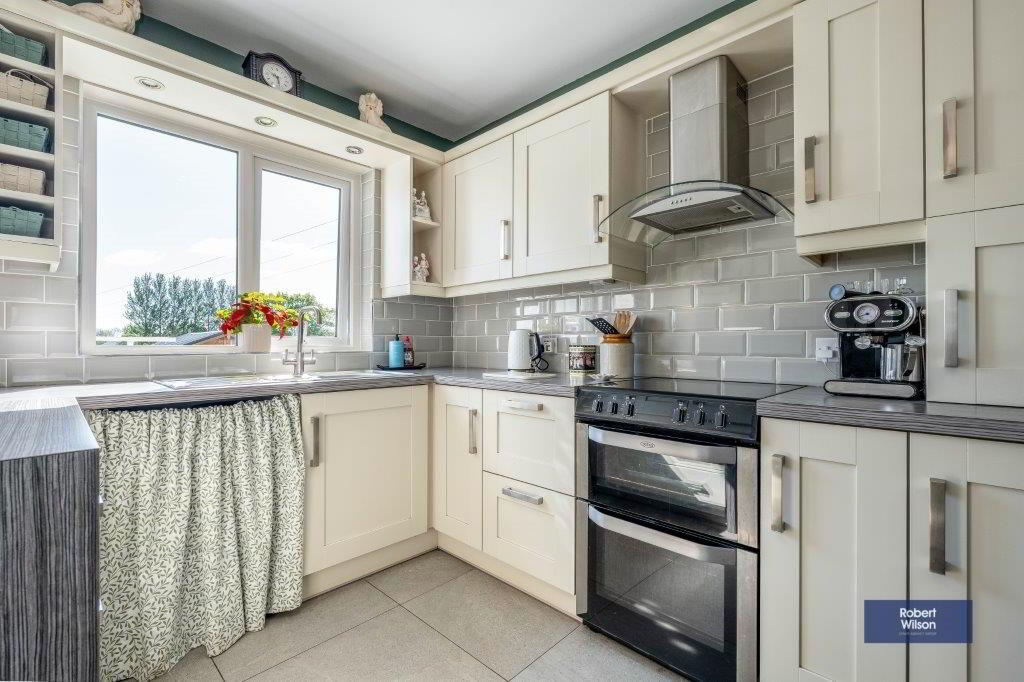 52 Waringstown Road 9 of 32