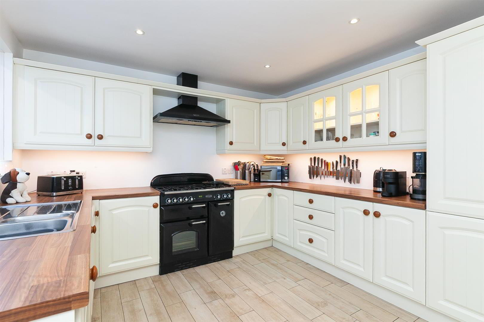 16 Curran Road 17 of 38