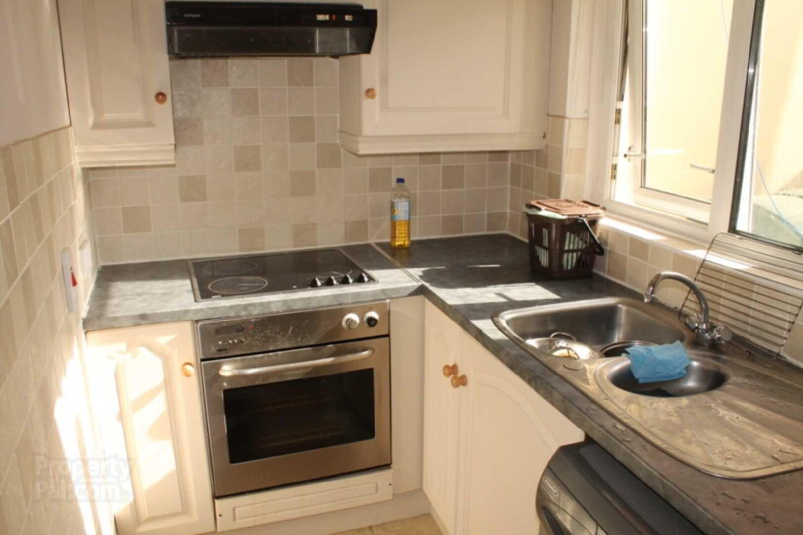 17 Willowfield Gardens 4 of 10