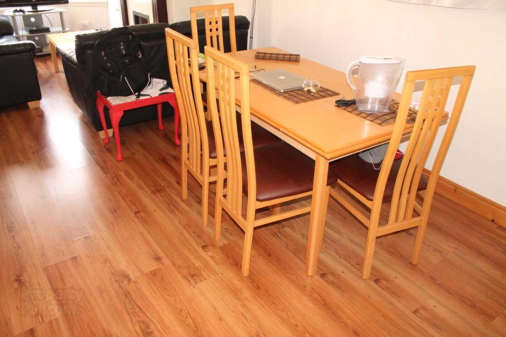 17 Willowfield Gardens 3 of 10