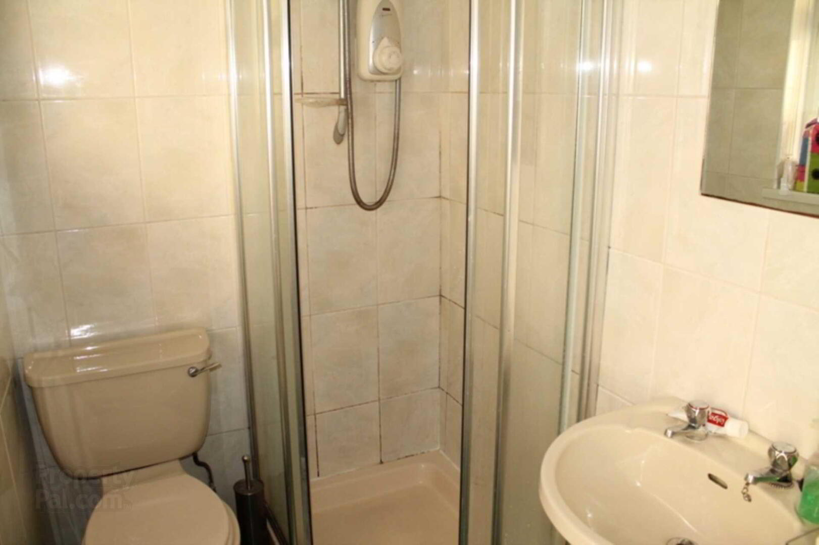 17 Willowfield Gardens 7 of 10