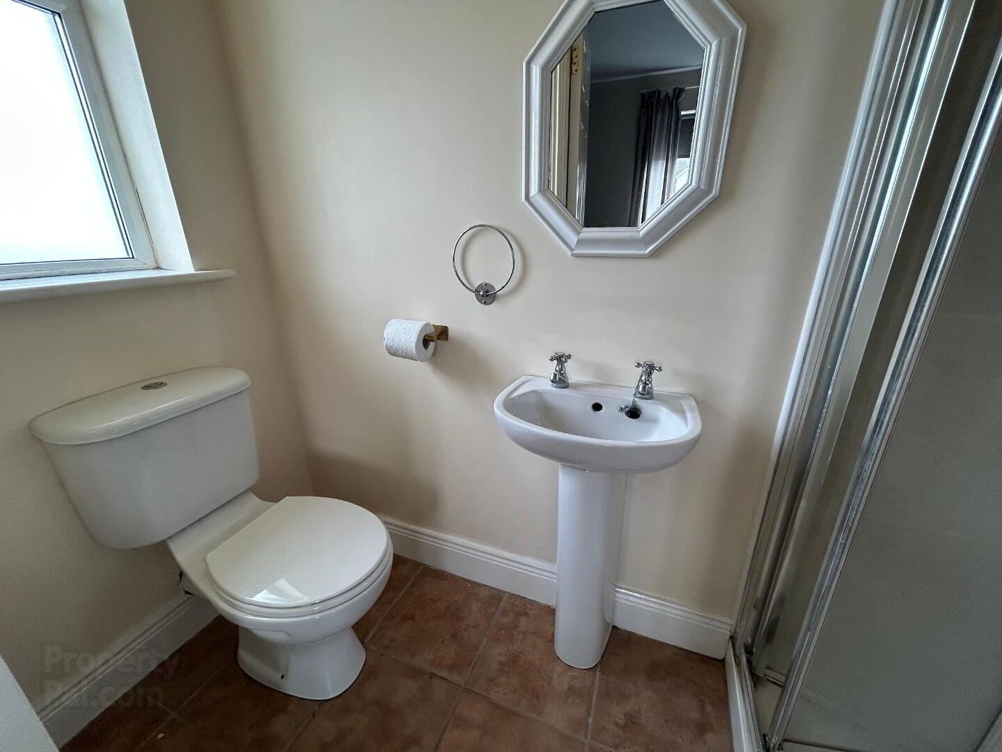 33 Roselawn 16 of 19