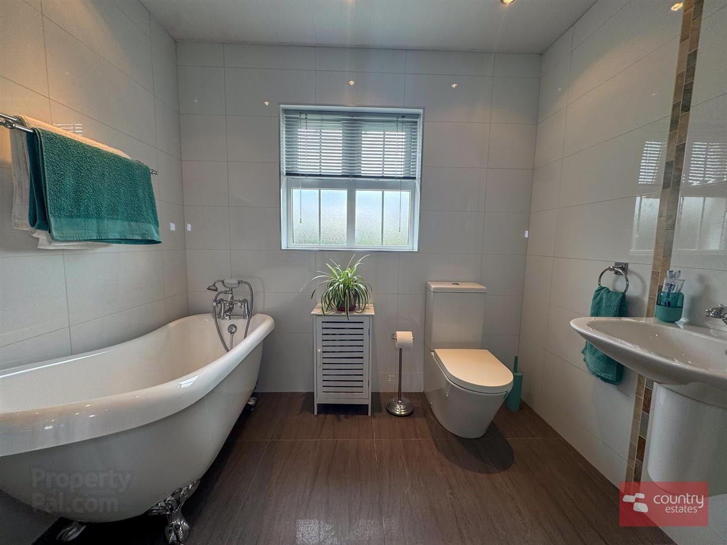 16 Huntingdale Way 20 of 25