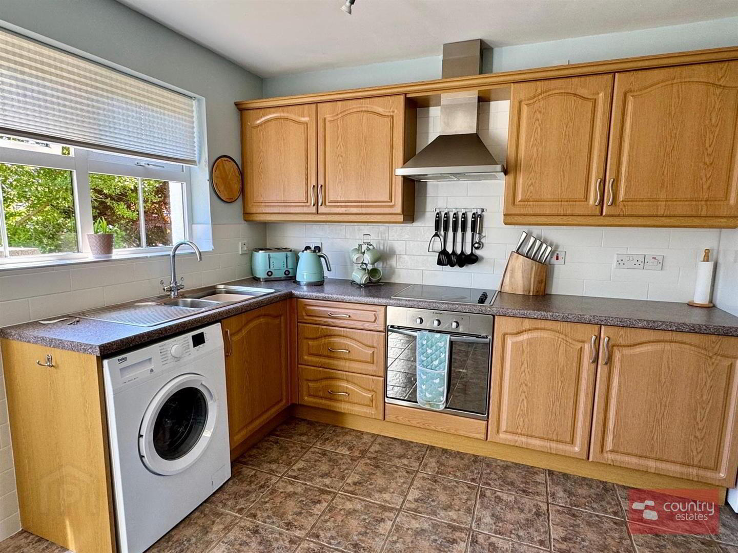 16 Huntingdale Way 8 of 27