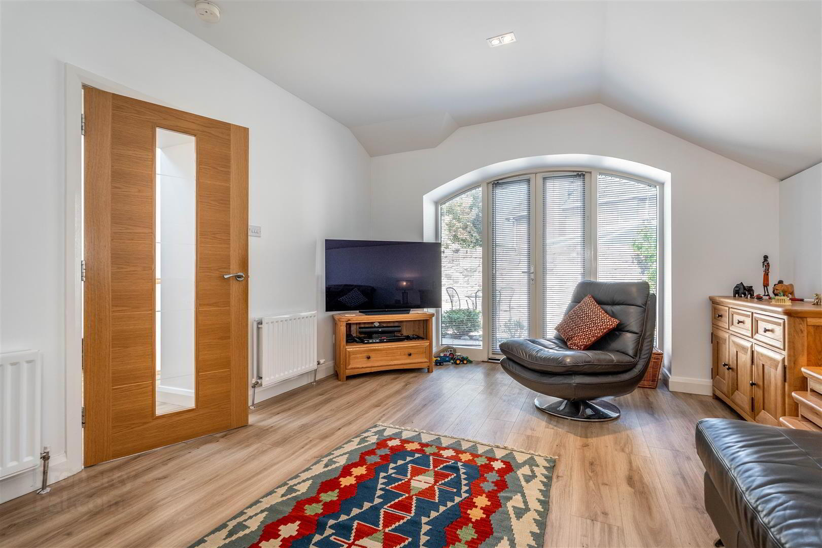 11d High Street 7 of 12
