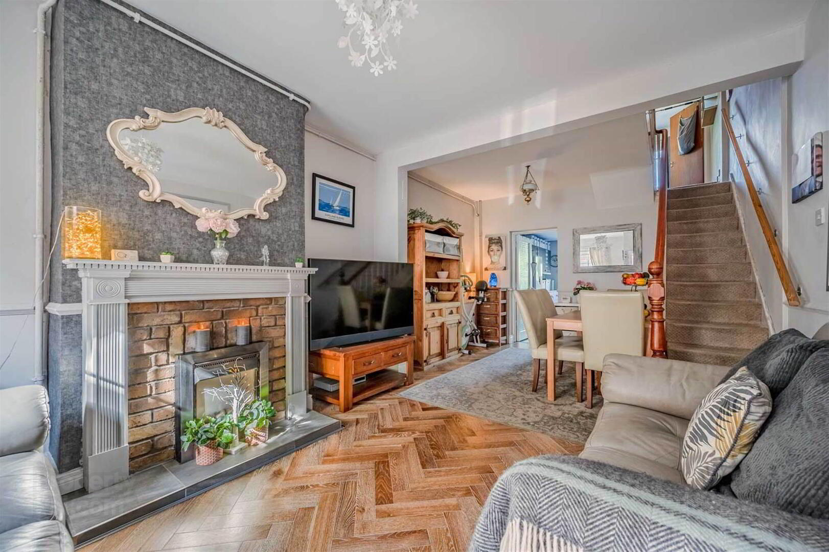 14 Hunters Lane 5 of 14