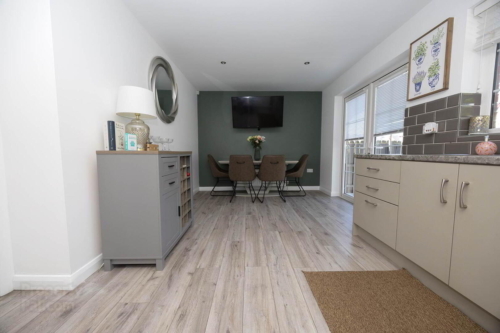 385 Belvedere Manor 9 of 29