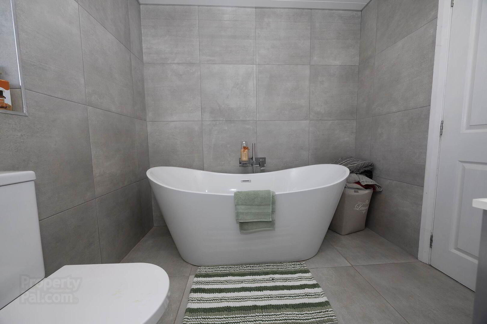 385 Belvedere Manor 24 of 29