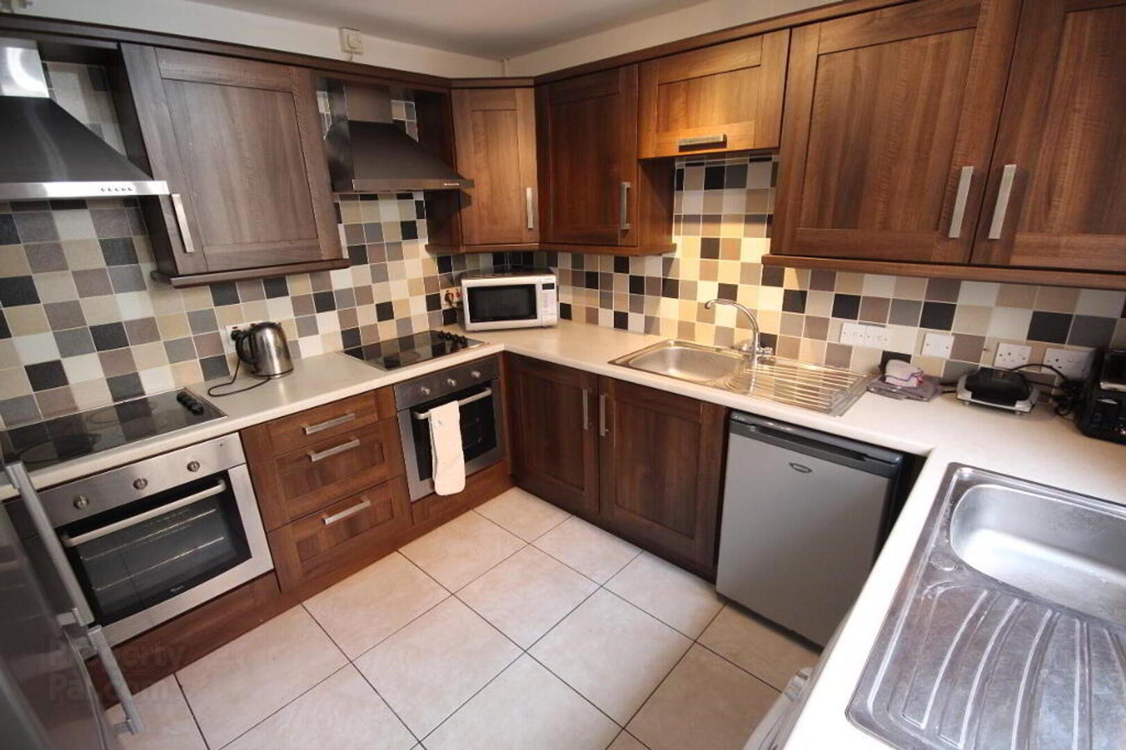 Rooms 1,2,3, 4,5,6. 7, 12 Malone Avenue 5 of 17
