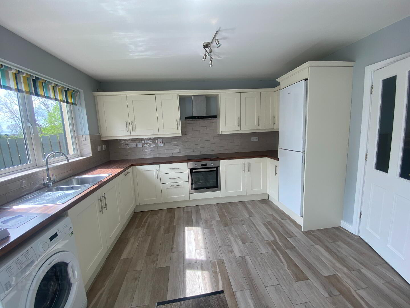 39 Strawhill Manor 3 of 7
