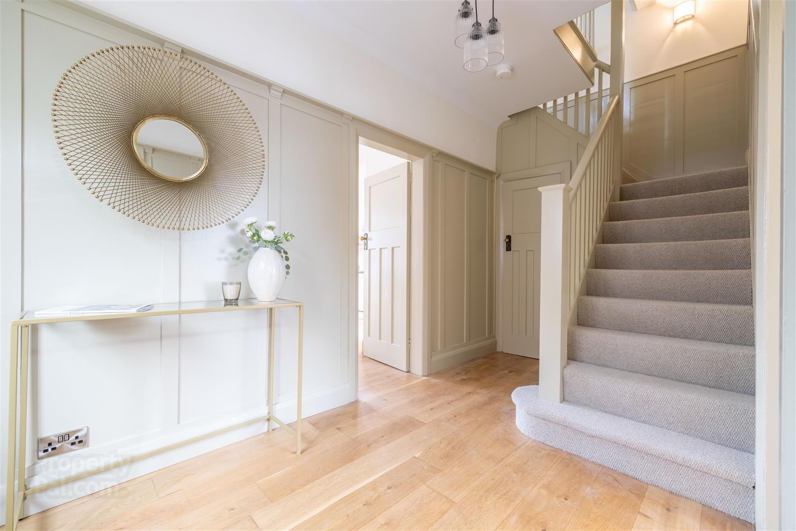 8 Ravensdene Crescent 3 of 28