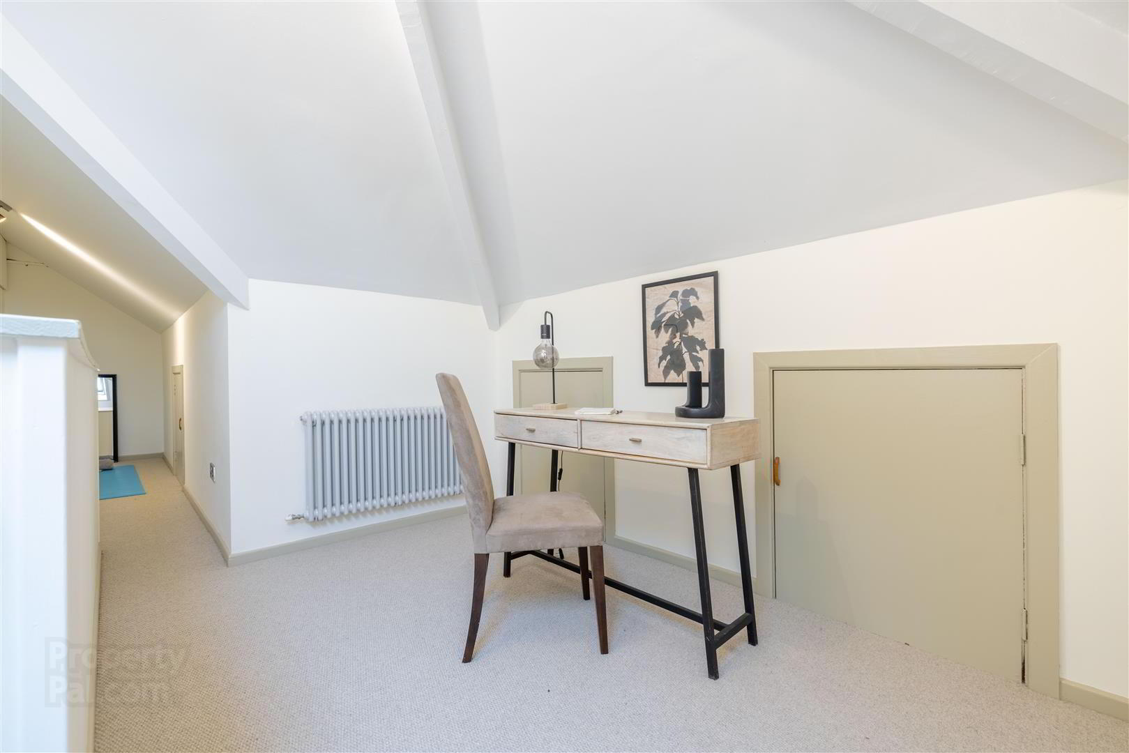 8 Ravensdene Crescent 24 of 28