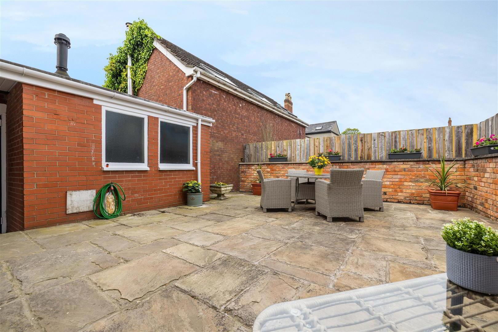 8 Ravensdene Crescent 26 of 28