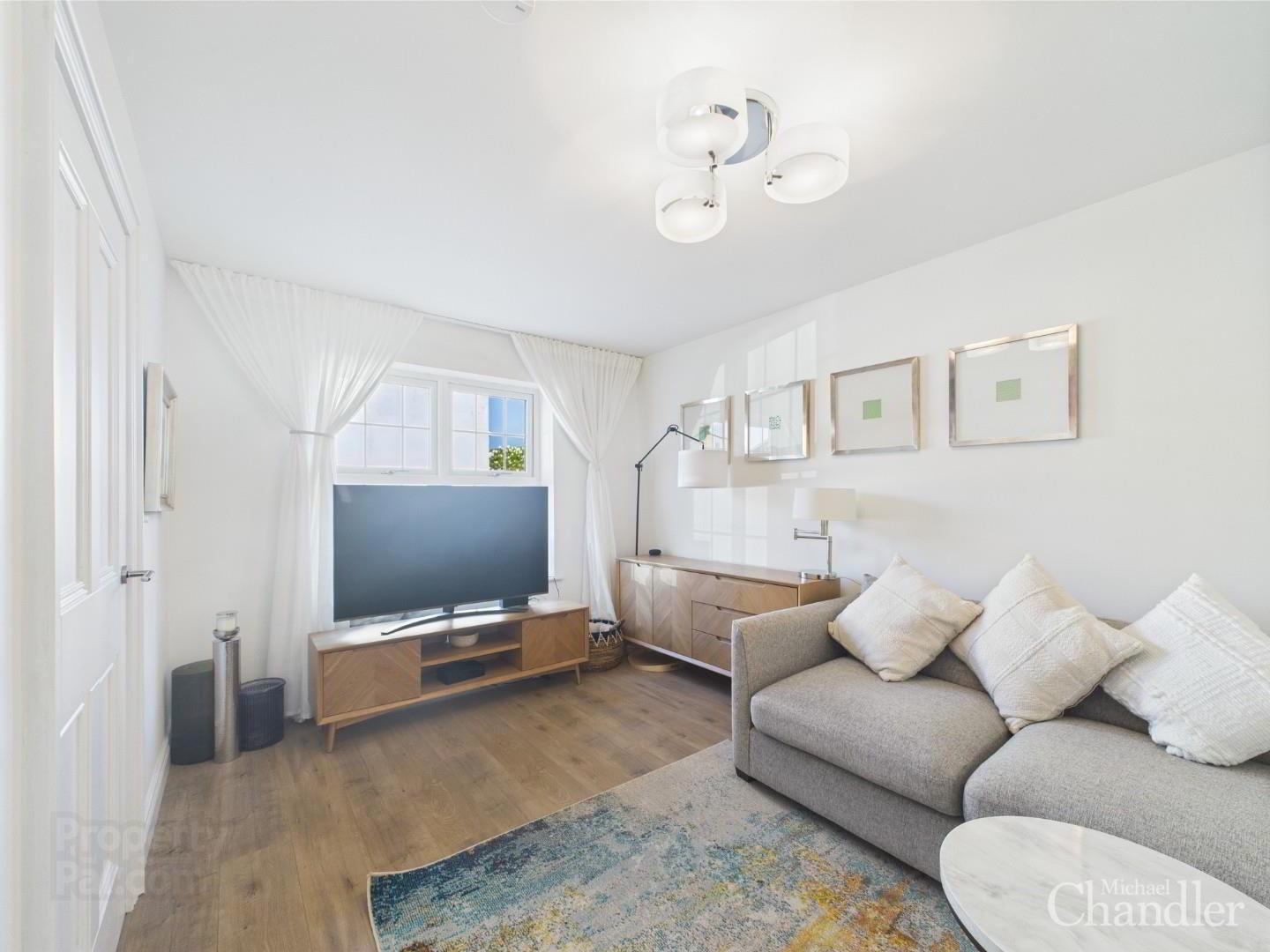 4a Woodbreda Crescent 4 of 17