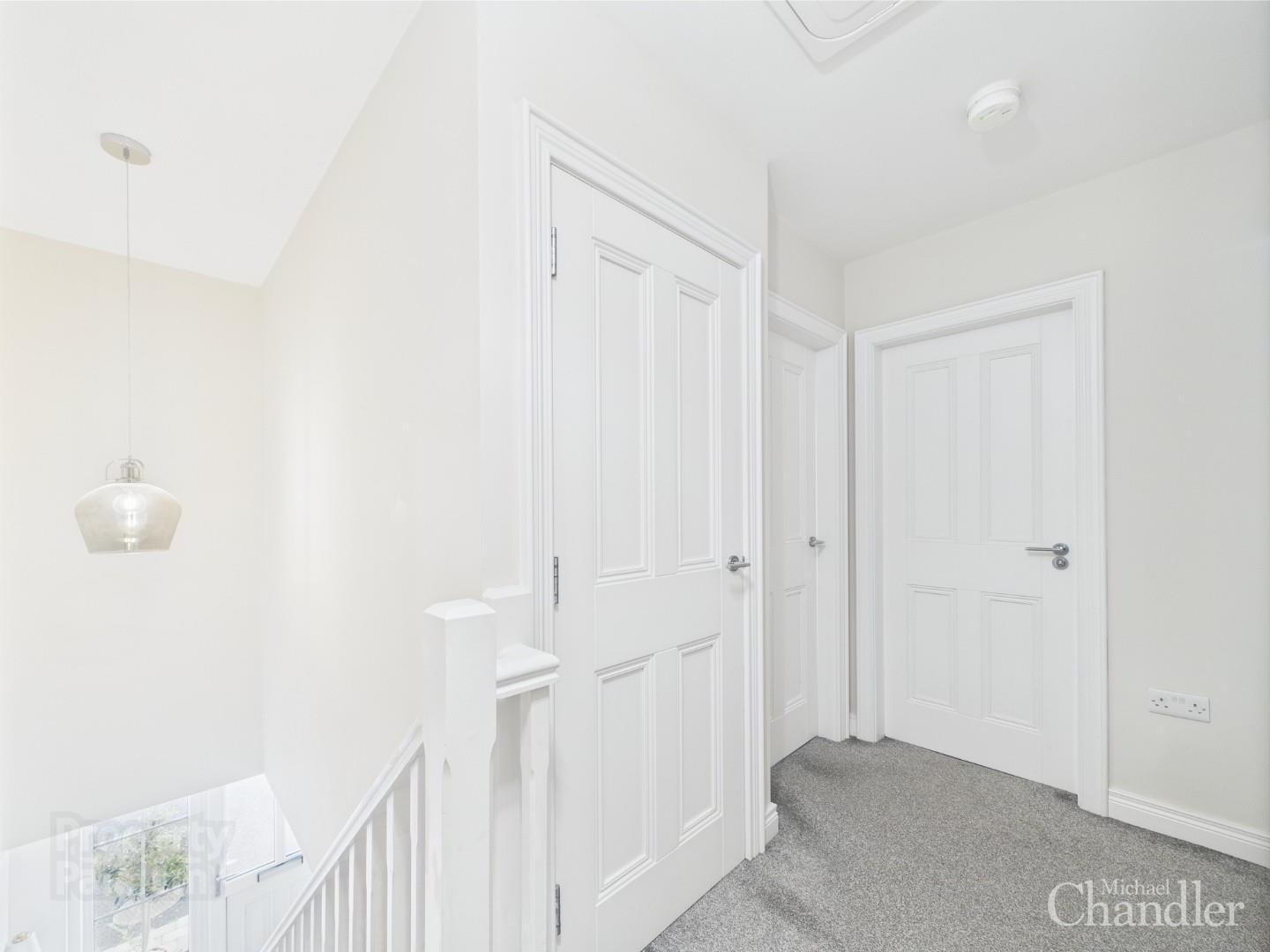 4a Woodbreda Crescent 9 of 17