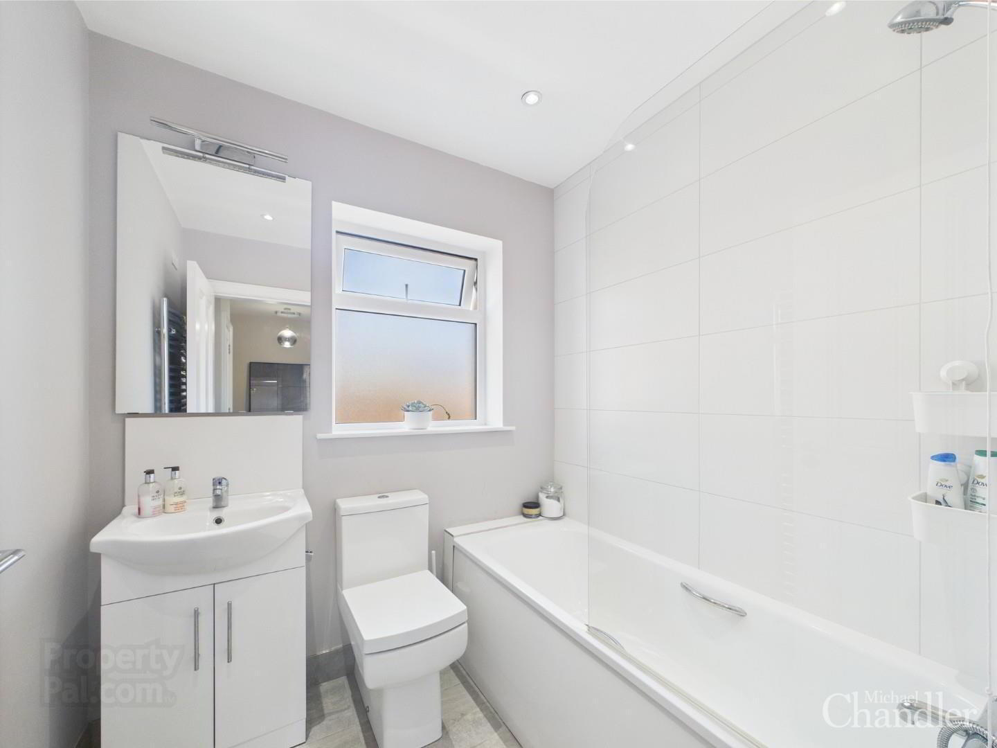 4a Woodbreda Crescent 14 of 17