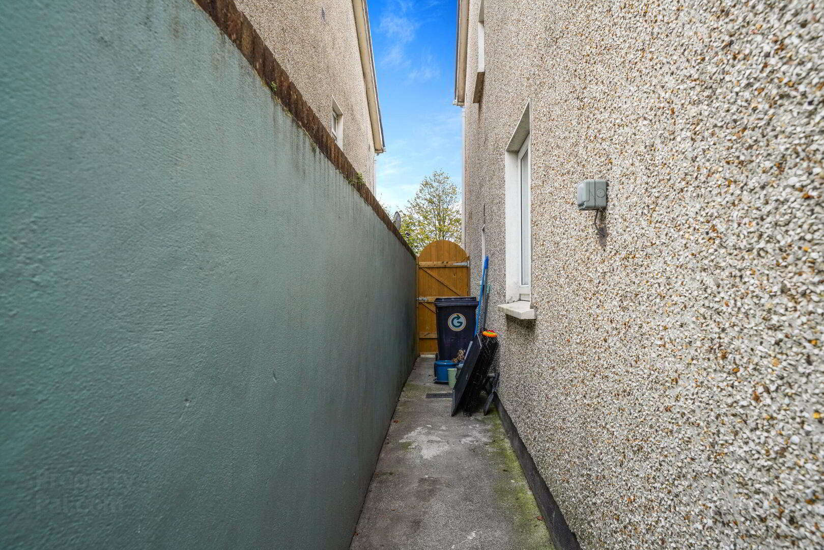 35 Monastery Gate Close 37 of 39