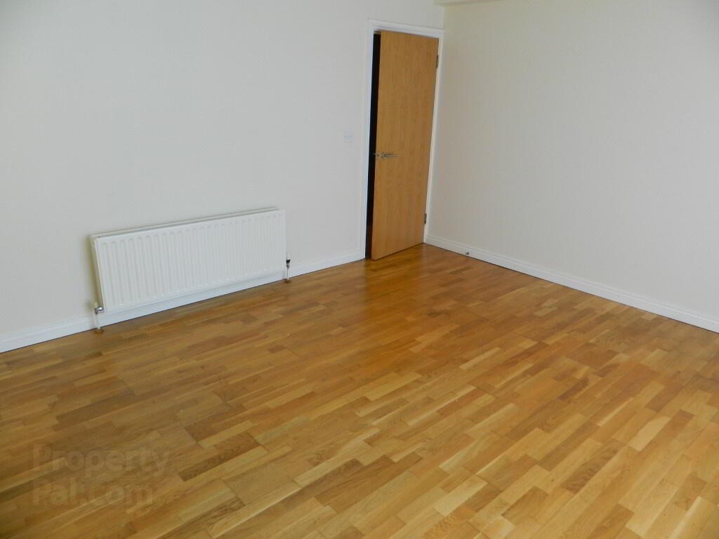 Apartment, Lansdowne Close 6 of 6