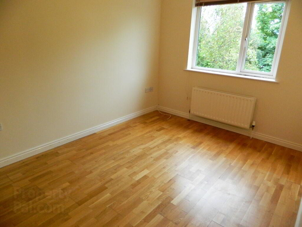 Apartment, Lansdowne Close 4 of 6