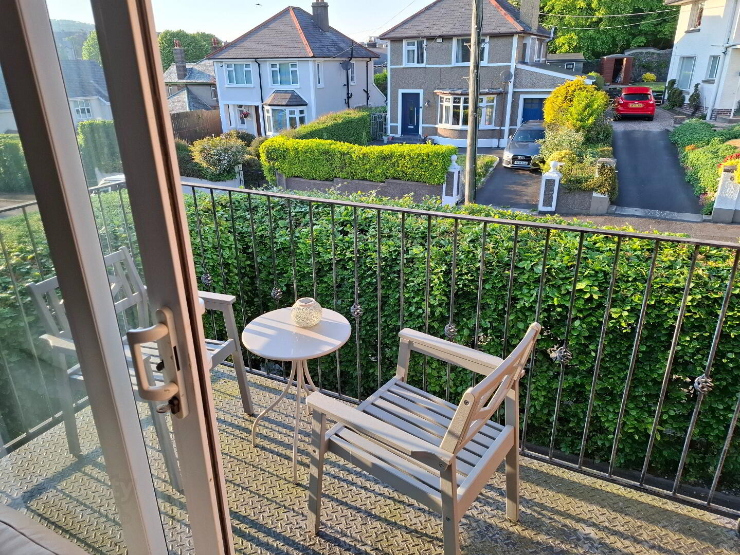 Apartment, Lansdowne Close 1 of 6