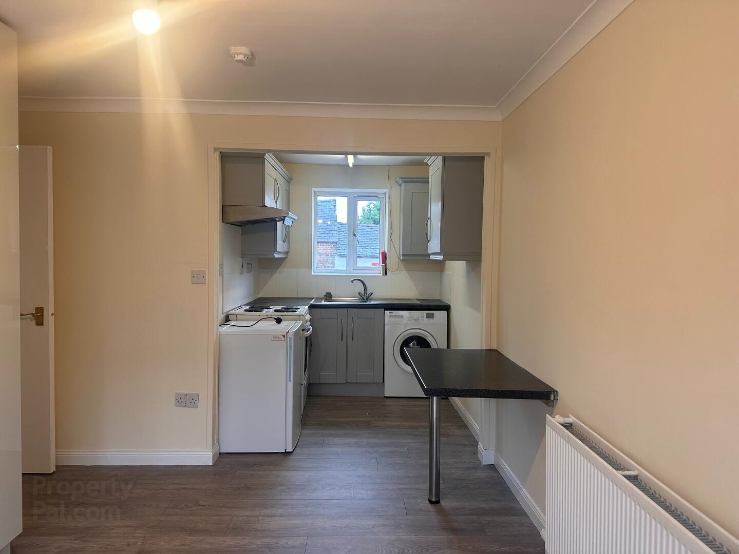 Unit E, 19 Charlemont Street 3 of 6