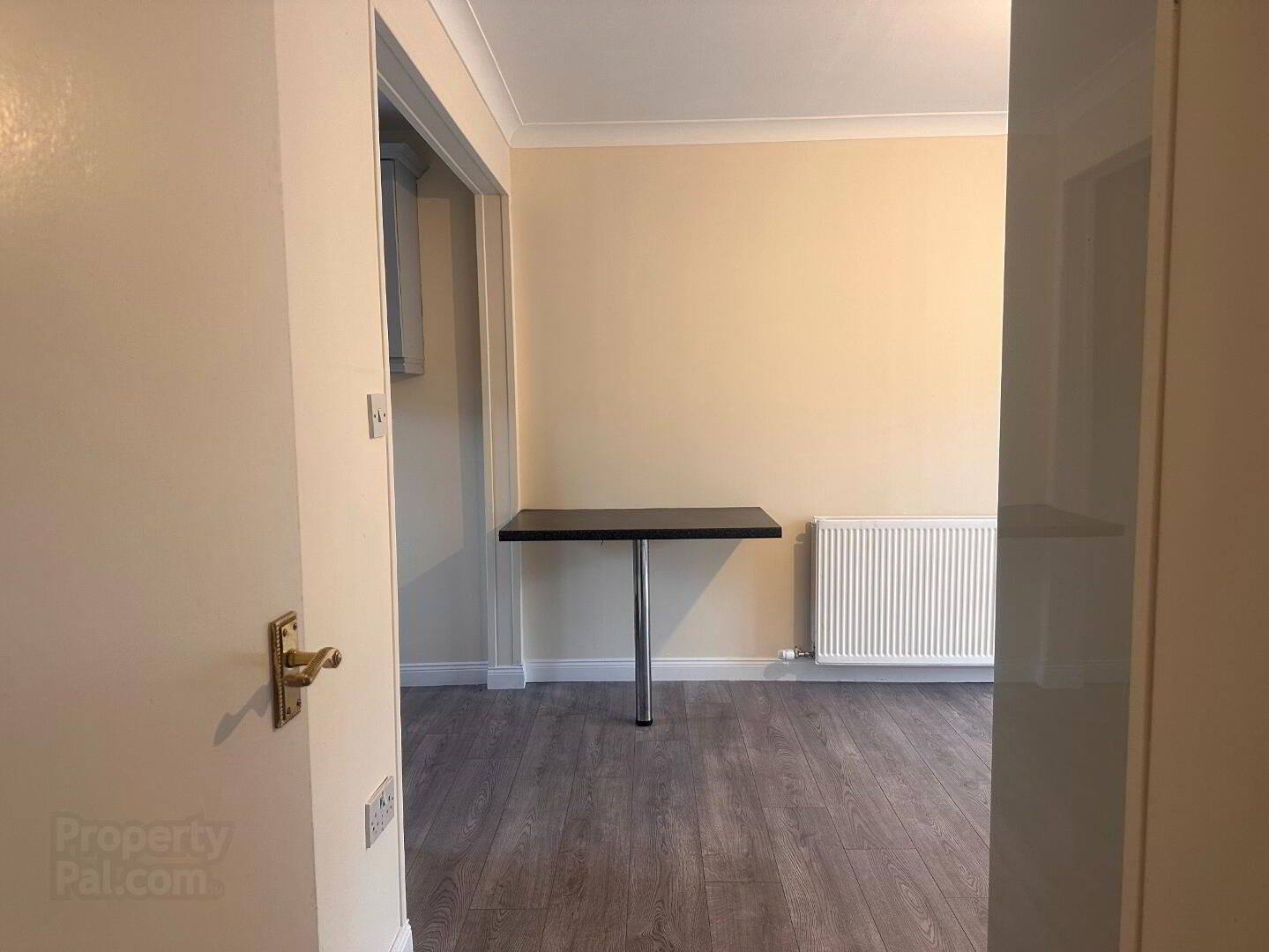 Unit E, 19 Charlemont Street 4 of 6