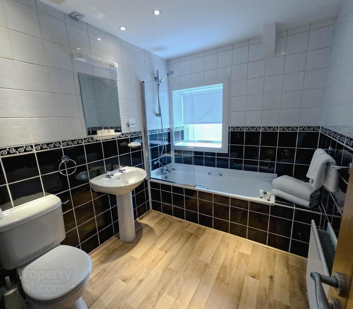 Serviced Apartment, 1 Stag Lodge Apartments 11 of 15