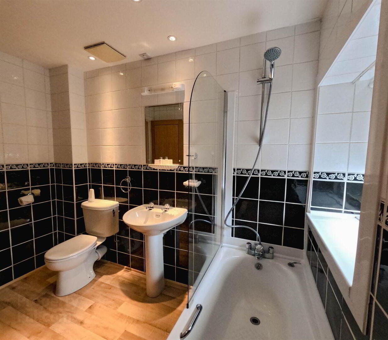 Serviced Apartment, 1 Stag Lodge Apartments 7 of 15