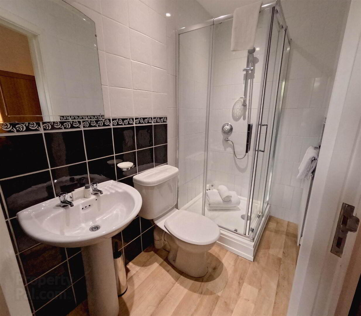 Serviced Apartment, 10 Stag Lodge Apartments 3 of 15