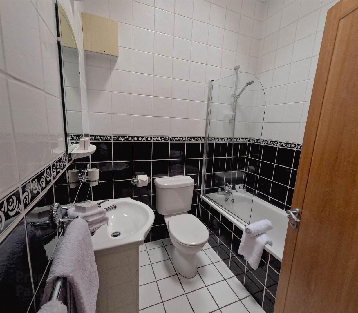 Serviced Apartment, 10 Stag Lodge Apartments 6 of 15
