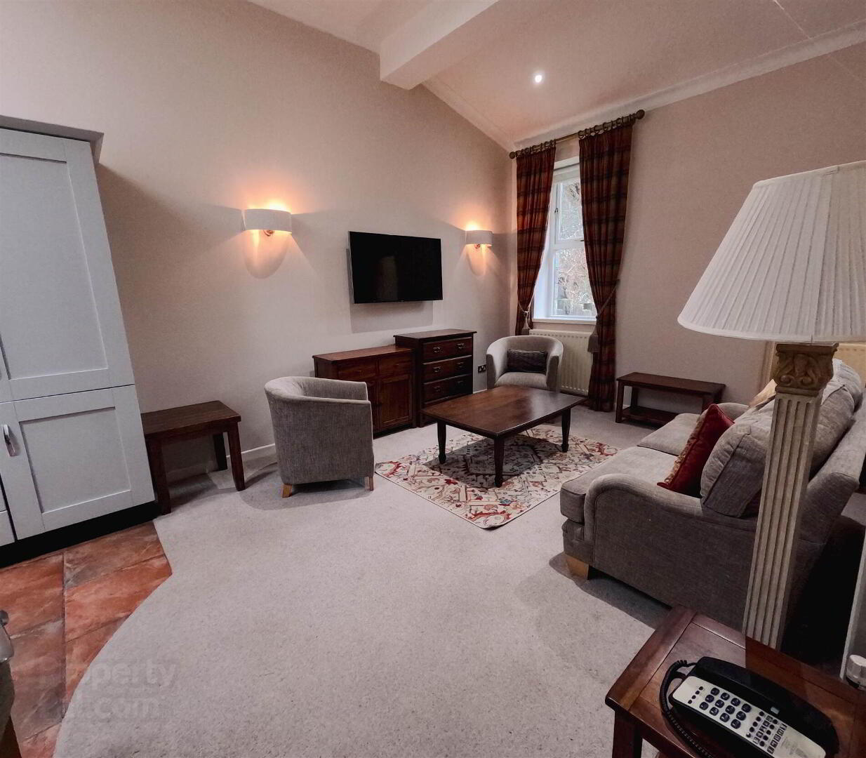 Serviced Apartment, 10 Stag Lodge Apartments 7 of 15
